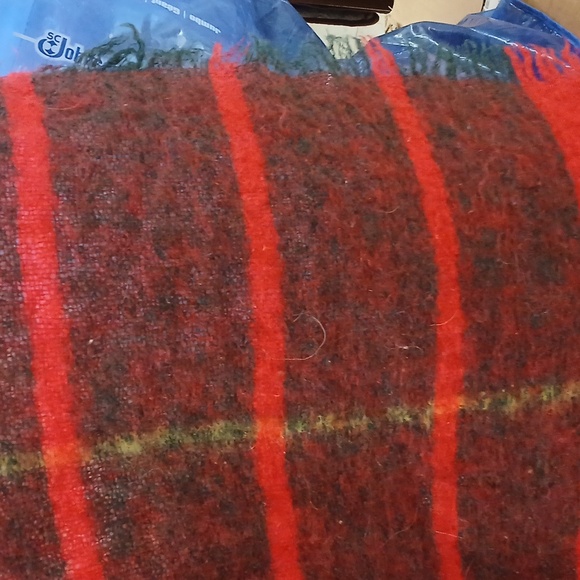 Glen Cree Red Mohair Blanket Trow - Picture 3 of 5